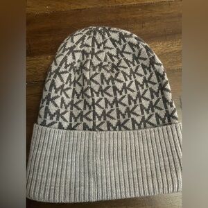 Gray woman’s one size Micheal Kors beanie